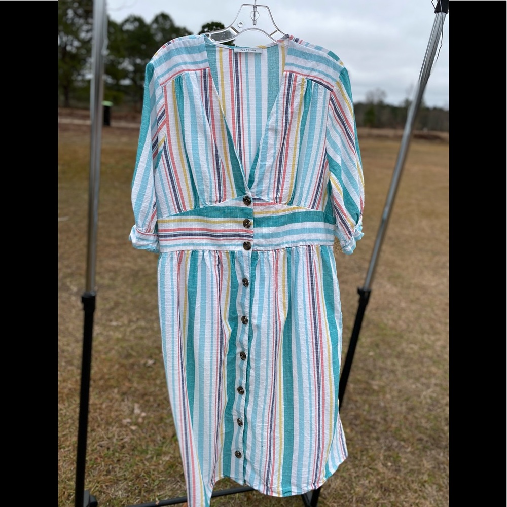 Women’s L 100% cotton striped dress, pockets & button down.